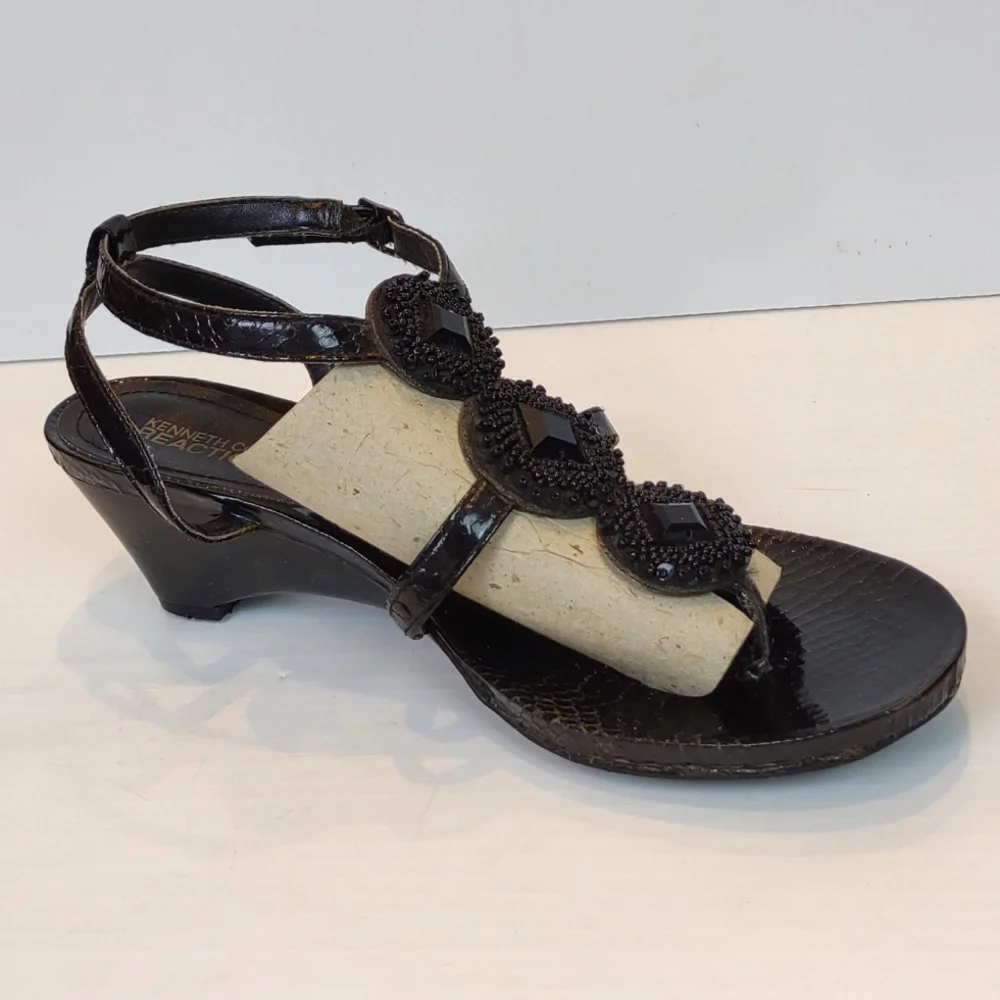 Reaction Kenneth Cole Black Patent Croc Ankle Strap Toe Post Bead Wedge Sandals